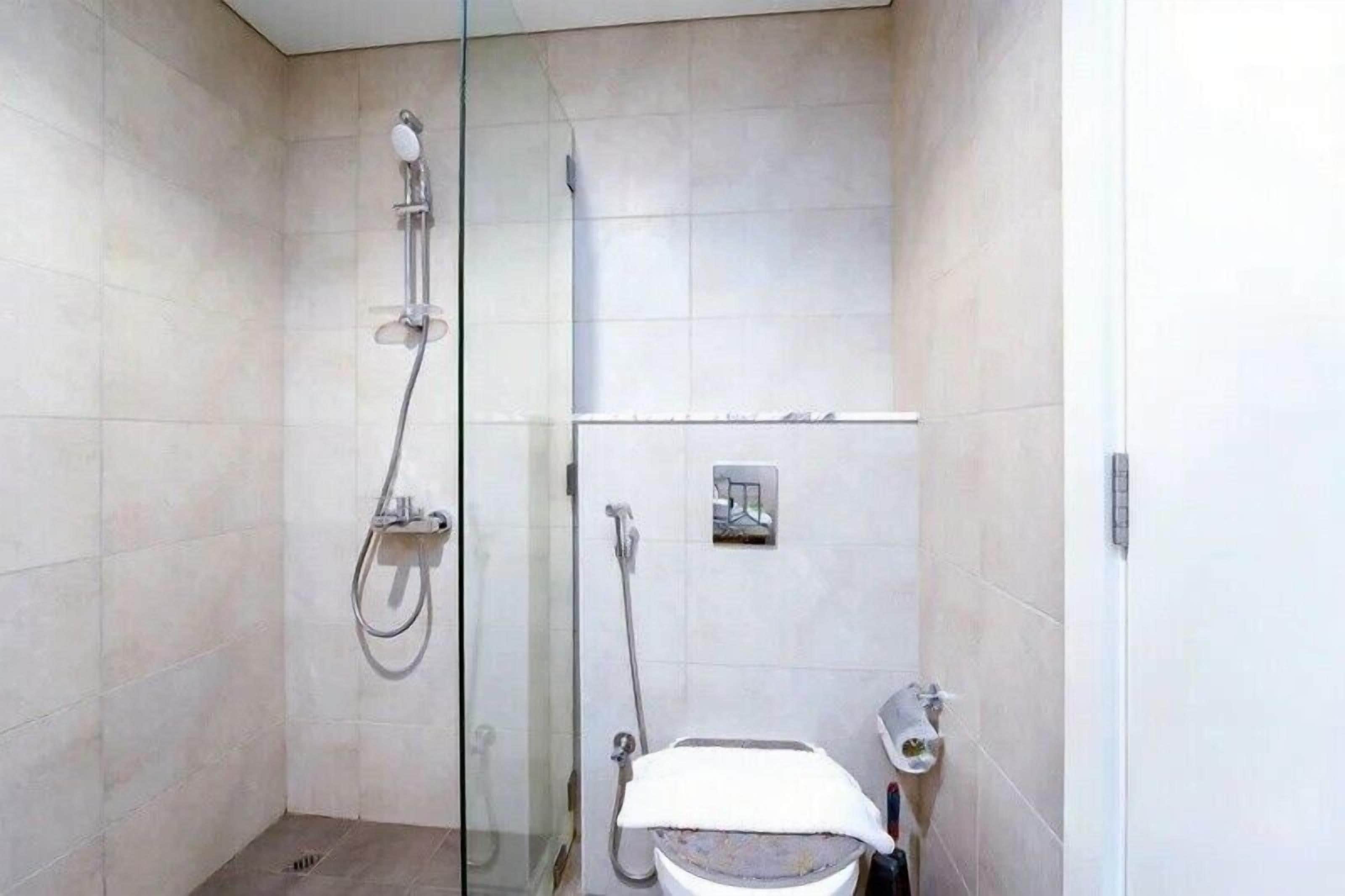 Studio Deluxe | Phòng tắm | Buồng tắm vòi sen, đồ dùng nhà tắm miễn phí, áo choàng tắm 