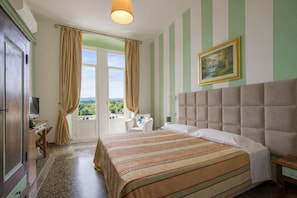 Dobbeltrom – superior, 1 kingsize-seng | Minibar, safe på rommet, skrivebord og blendingsgardiner