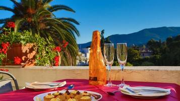 Doppia Superior, 1 letto king | Minibar, una cassaforte in camera, una scrivania, tende oscuranti