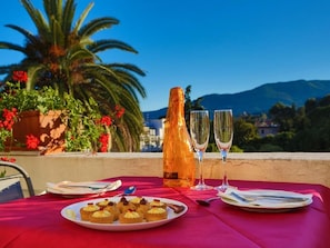 Dobbeltrom – superior, 1 kingsize-seng | Minibar, safe på rommet, skrivebord og blendingsgardiner