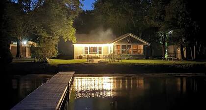 Peace Cottage on the Water-Rustic Charm & Lakefront Living!!