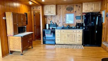 Micro-ondes, four, plaque de cuisson