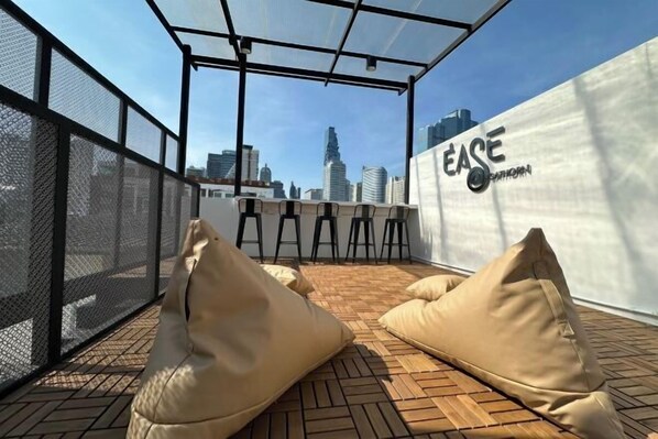 Exterior - Ease @ Sathorn Hostel and Co-working Space (Bangkok)