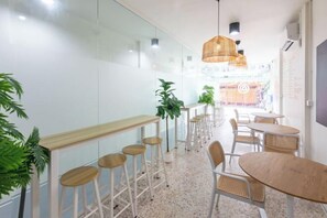 Meeting facility - Ease @ Sathorn Hostel and Co-working Space (Bangkok)