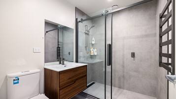 Townhouse, 3 kamar tidur | Kamar mandi | Shower, pengering rambut, handuk, dan sabun