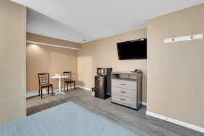 Honeymoon Single Room | Free WiFi