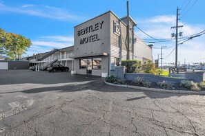 Front of property - Bentley motel (Linden)