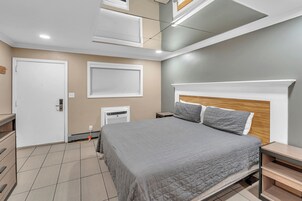 Honeymoon Room | Free WiFi