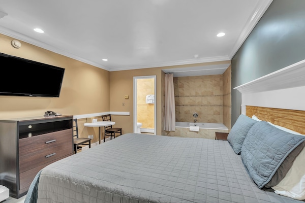 Honeymoon Room | Free WiFi