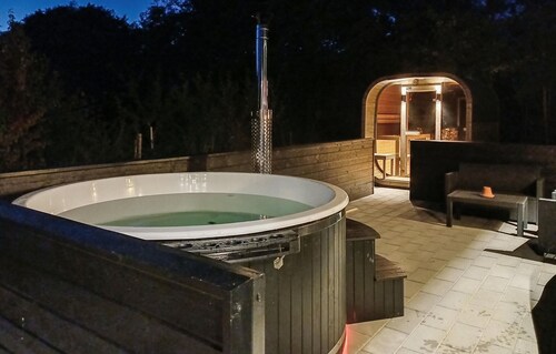 Amazing home in Glesborg with sauna
