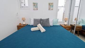 2 Schlafzimmer, Schreibtisch, Bügeleisen/Bügelbrett, Reisekinderbett