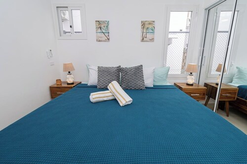 Modern 2BR/2BA Condo w Pool 10 min walk to Beach