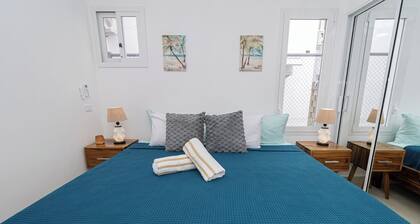 Modern 2BR/2BA Condo w Pool 10 min walk to Beach