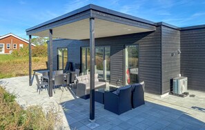 Outdoor dining - 3 bedroom cozy home in Ejstrupholm (Ejstrupholm)