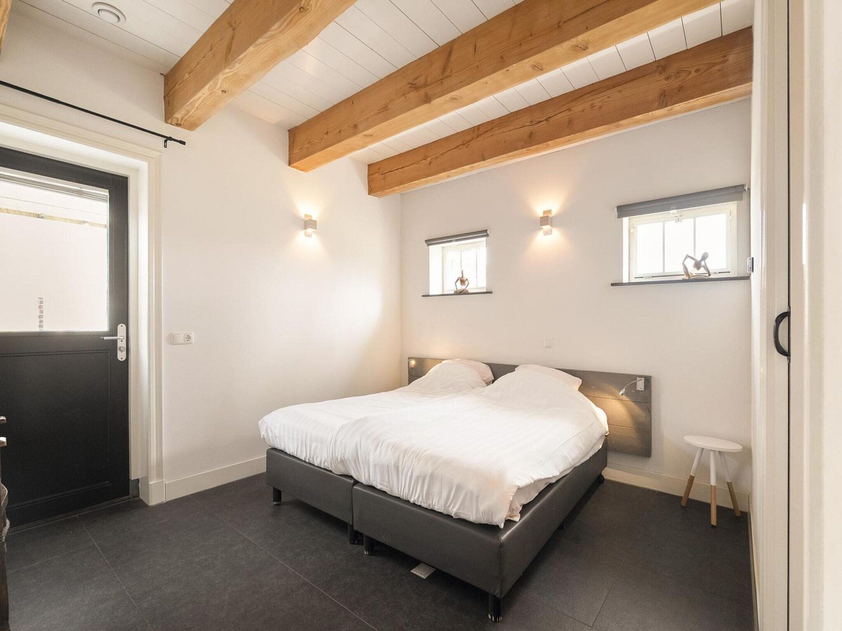 House | 10 bedrooms, individually furnished