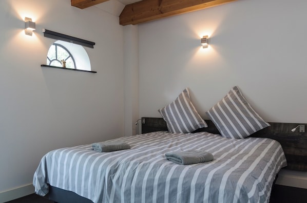 House | 10 bedrooms, individually furnished