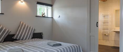 House | 10 bedrooms, individually furnished