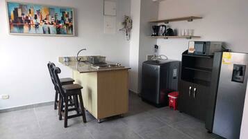 Standard Apartment, City View | Private kitchen