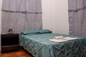 3 bedrooms, internet, bed sheets