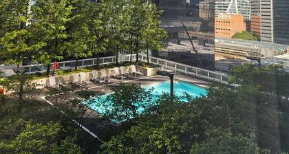 Stylish Bright 2BR Condo with Balcony & Parking