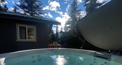 Cozy Girdwood Cabin Hot Tub Walk to Alyeska Slopes