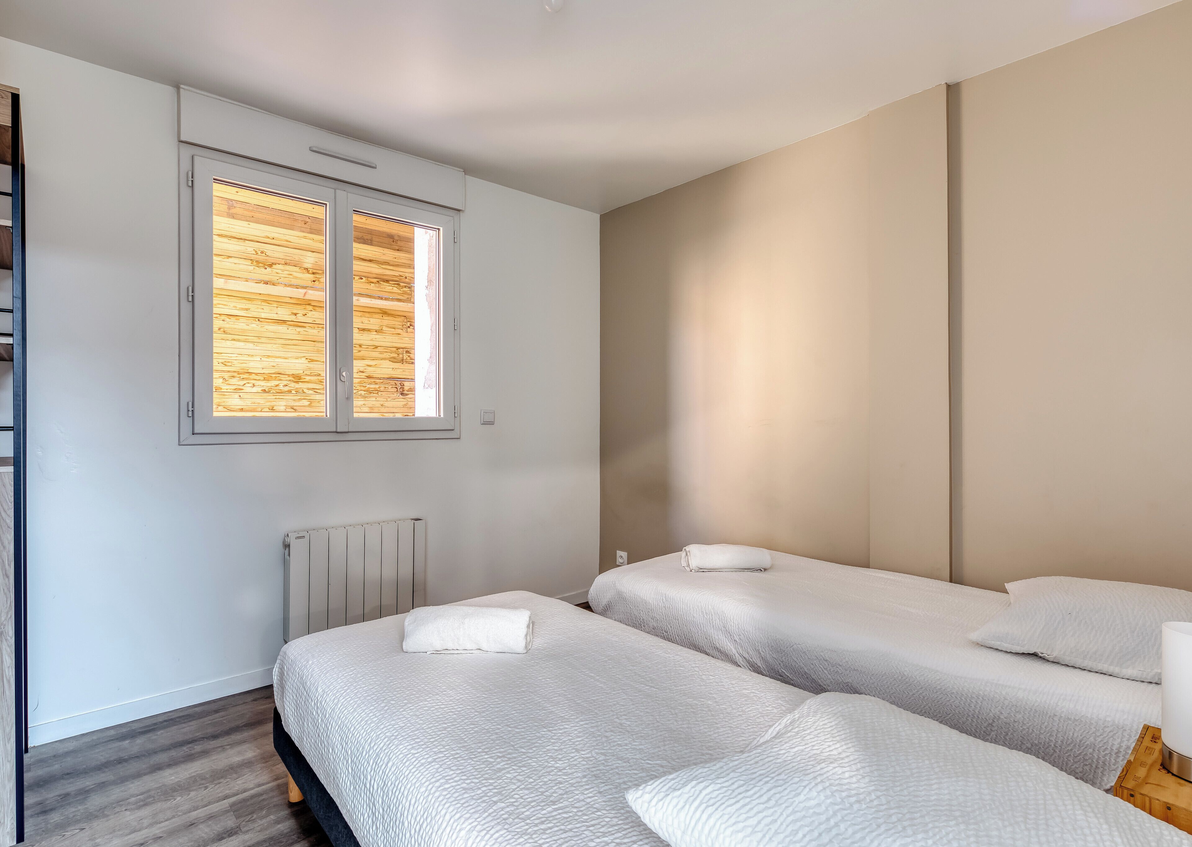 8 chambres, fer et planche à repasser, Wi-Fi, draps fournis