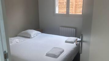 8 chambres, fer et planche à repasser, Wi-Fi, draps fournis