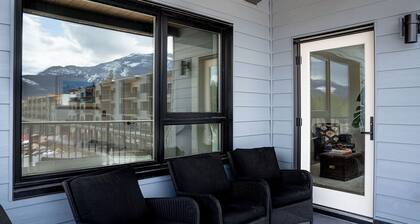 Relax, Explore, Repeat âYour Revelstoke Retreat Awaits, 3 Bedroom, Pet Friendly!