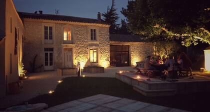 Grand Mas Familial à proximité de l'L'Isle-sur-la-Sorgue