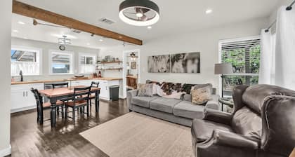 The Country Cottage - Family Friendly Home just minutes from Weatherford!