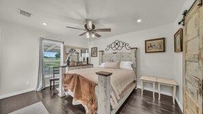 3 bedrooms, free WiFi, bed sheets, wheelchair access