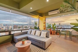 TV, offices - Luxury Sky Paradise (Mexico City)