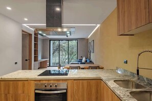 Fridge, microwave, oven, stovetop - ZKH Luxury Collection Roma Norte (Mexico City)