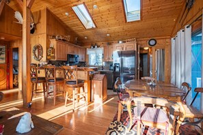 Fridge, microwave, oven, stovetop - Walk to Slopes! 3BR Skier’s Cabin | Pets Welcome (Big Bear Lake)