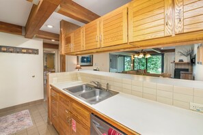 ميكروويف، فرن، موقد طهي مسطح، غسالة أطباق