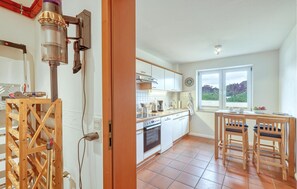 Réfrigérateur, surface de cuisson, lave-vaisselle, cafetiÚre-théiÚre