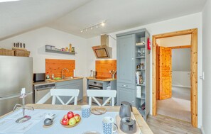 Fridge, stovetop, dishwasher, coffee/tea maker - Stunning apartment in Klanxbüll with WiFi (Klanxbüll)