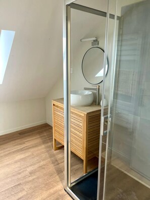 Hair dryer, towels, soap, toilet paper - Le Parisien - 4 people - City center/Train station (Le Mans)