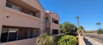 AMAZING LOCATION! Walk to London Bridge, The Channel, Rotary Park & Restaurants!