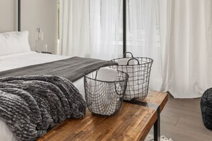 2 bedrooms, desk, iron/ironing board, travel cot