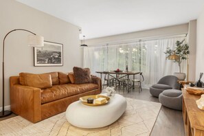 Smart TV, stereo, offices