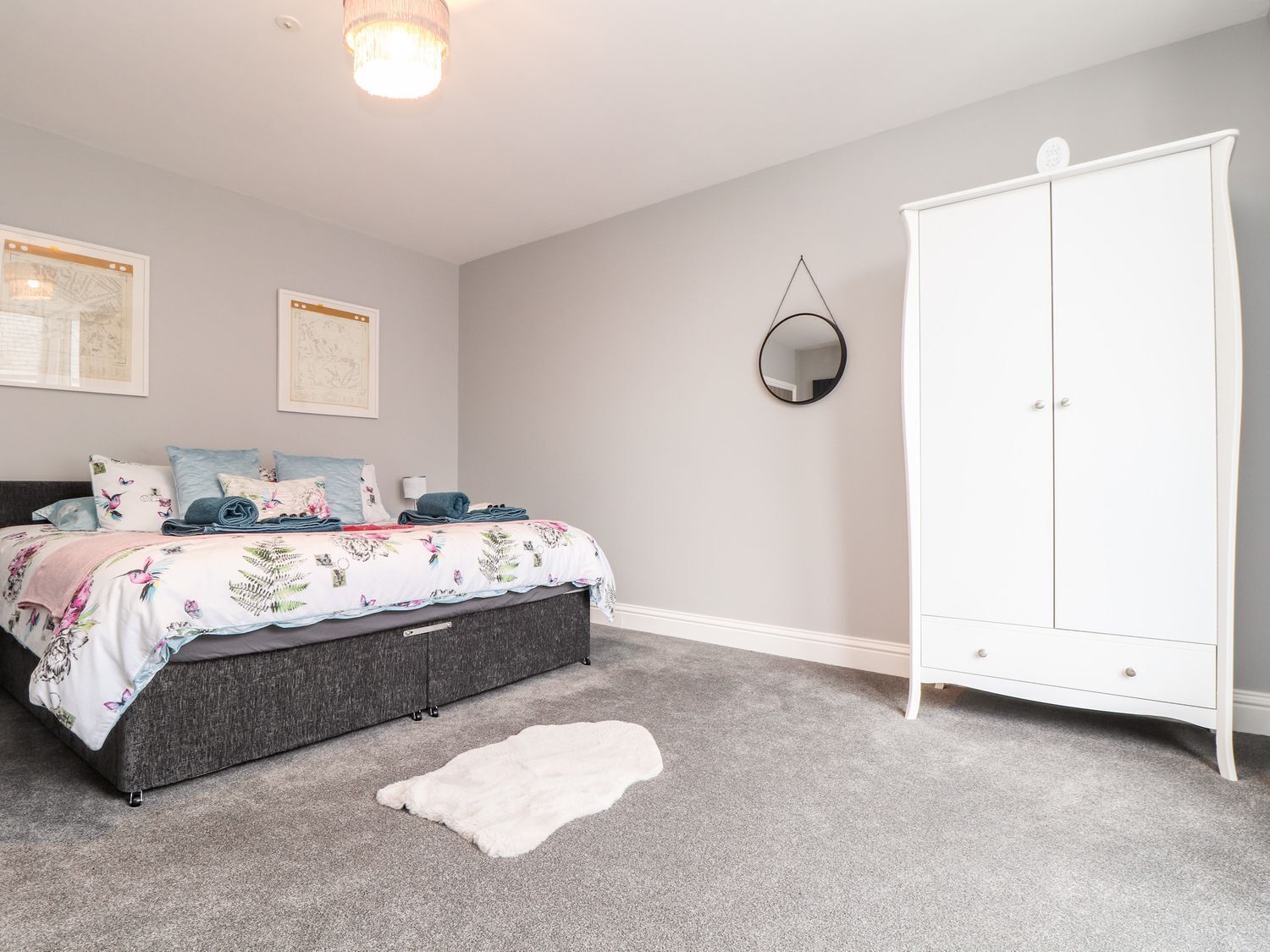 1 bedroom, individually decorated, individually furnished, free WiFi