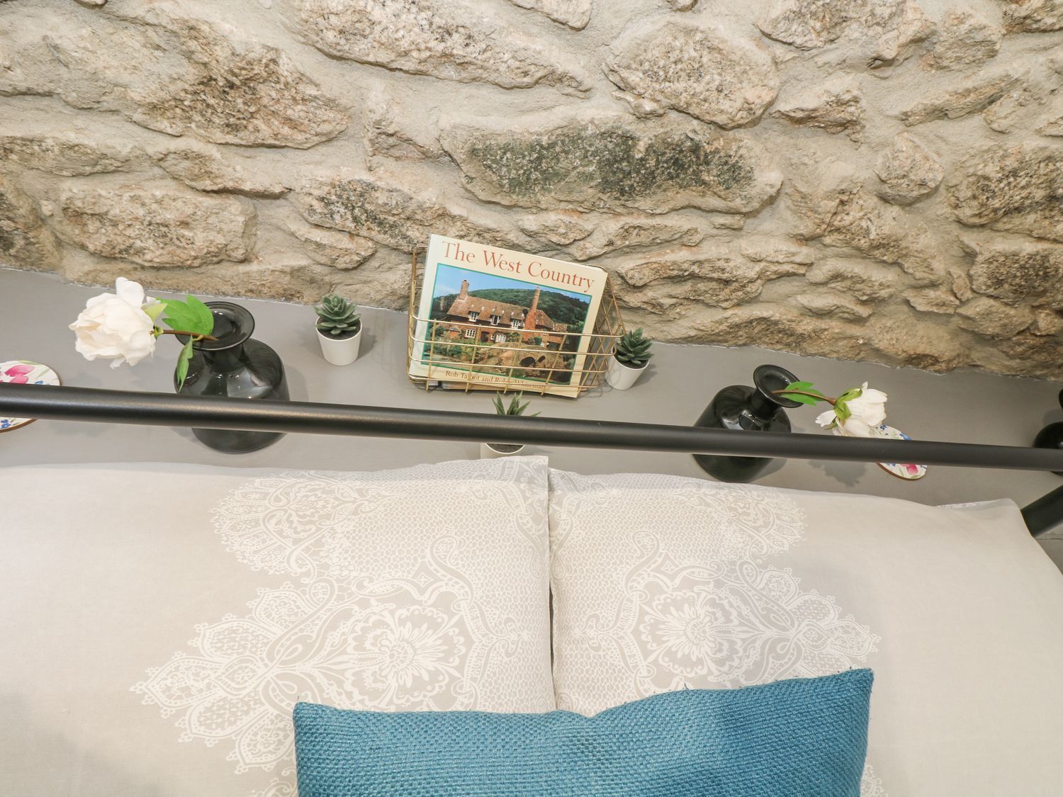 1 bedroom, individually decorated, individually furnished, free WiFi