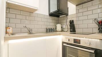 Cookware/dishes/utensils