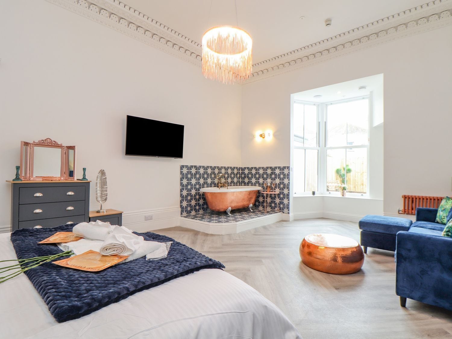 1 bedroom, individually decorated, individually furnished