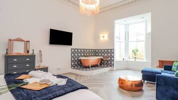 1 bedroom, individually decorated, individually furnished