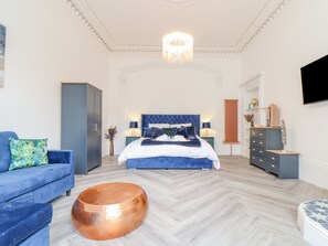 1 bedroom, individually decorated, individually furnished - Mews Retreat (Camborne)