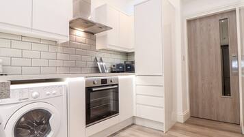 Dishwasher, cookware/dishes/utensils