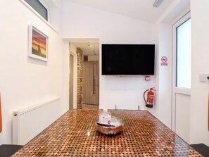 Interior - Teylu (Camborne)