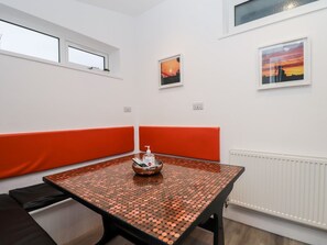 Dining - Teylu (Camborne)